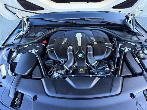 Used 2018 BMW 750i image 45