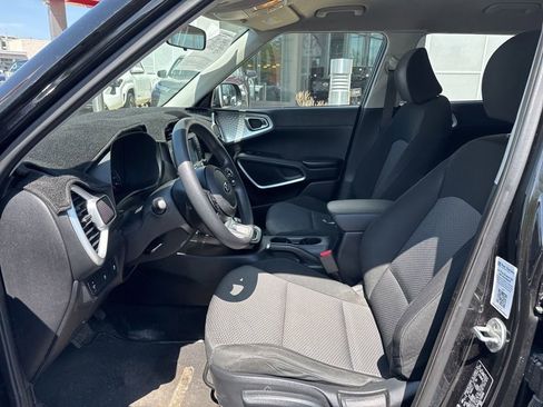 Used 2020 Kia Soul LX image 10
