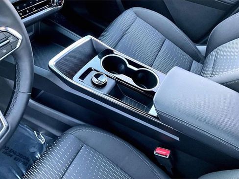 Used 2026 Chevrolet Equinox LT w/ Midnight Edition image 18