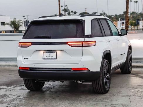New 2025 Jeep Grand Cherokee Altitude image 9