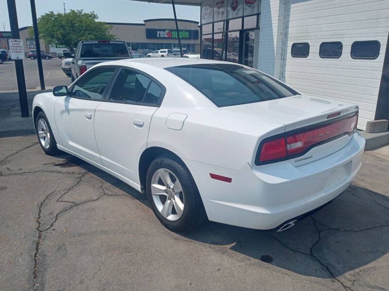 Used 2011 Dodge Charger SE RWD image 4