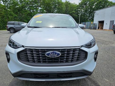 Certified 2025 Ford Escape Platinum w/ Class II Trailer Tow Package AWD/4WD image 2