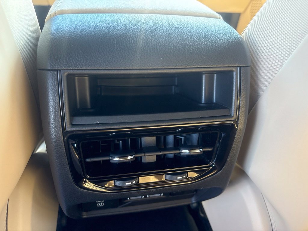 Used 2023 Jeep Grand Cherokee Limited AWD/4WD image 36