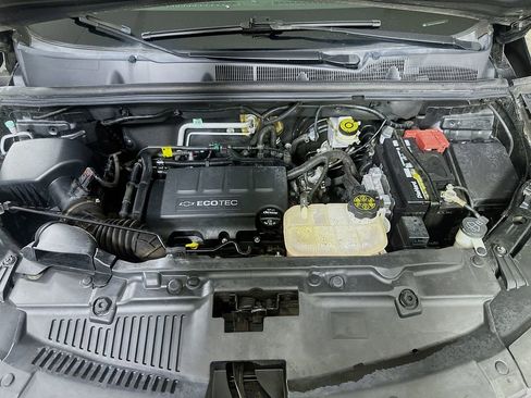 Used 2019 Chevrolet Trax LT w/ LT Convenience Package FWD image 9