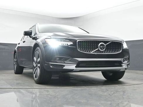 Used 2021 Volvo V90 T6 Cross Country w/ Advanced Package image 15