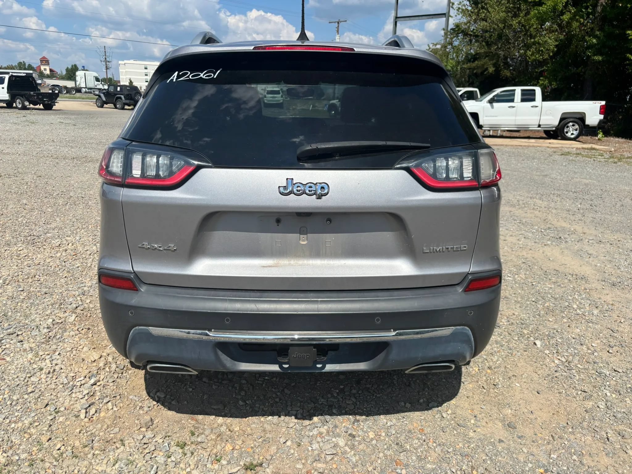 Used 2019 Jeep Cherokee Limited w/ Luxury Group AWD/4WD image 3