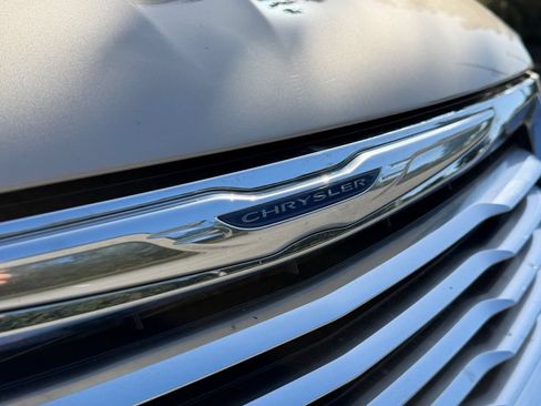 Used 2016 Chrysler Town & Country Limited Platinum FWD image 28