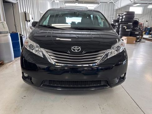 Used 2017 Toyota Sienna XLE w/ XLE Navigation Package image 35