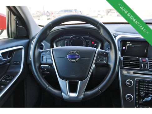 Used 2016 Volvo XC60 T5 Platinum image 16