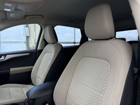 Used 2020 Ford Escape SE image 10