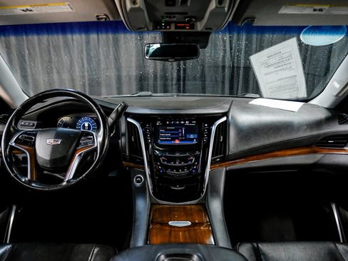Used 2020 Cadillac Escalade ESV Luxury RWD image 16