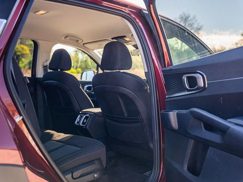 Used 2025 Kia Sorento LX image 13