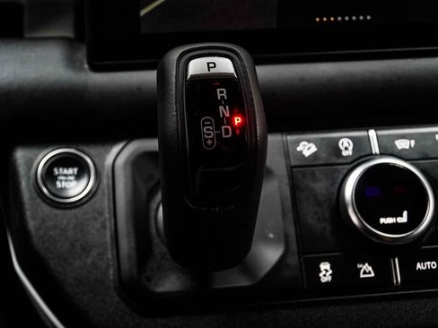 Used 2025 Land Rover Defender 110 S image 25