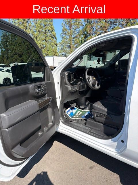 Used 2025 Chevrolet Silverado 3500 LT AWD/4WD image 10