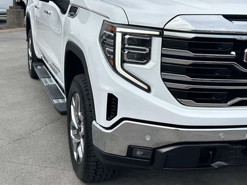 Used 2022 GMC Sierra 1500 SLT w/ SLT Premium Plus Package AWD/4WD image 11