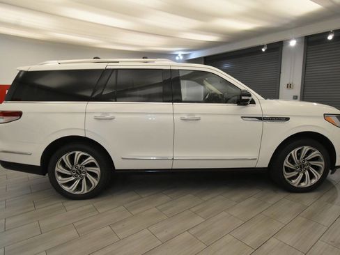 Used 2022 Lincoln Navigator Reserve image 6