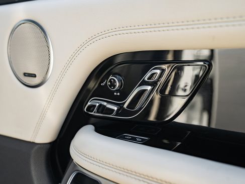 Used 2020 Land Rover Range Rover HSE image 39