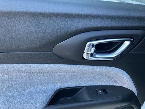 Certified 2022 Jeep Compass Latitude w/ Mopar Graphics Package image 18