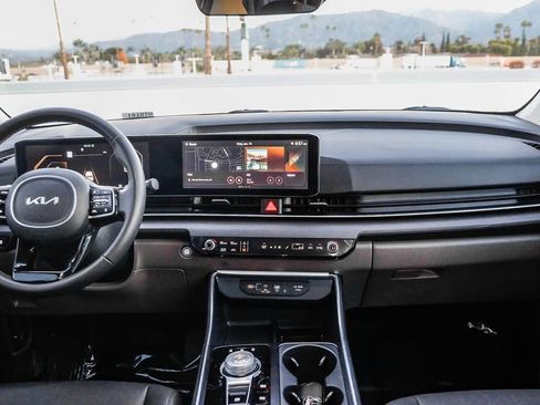 Used 2026 Kia Carnival SX image 13