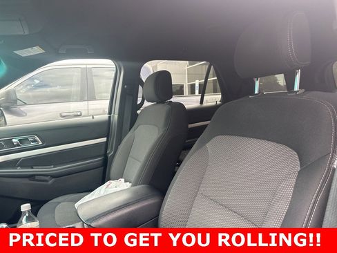 Used 2017 Ford Explorer XLT w/ Equipment Group 201A image 7