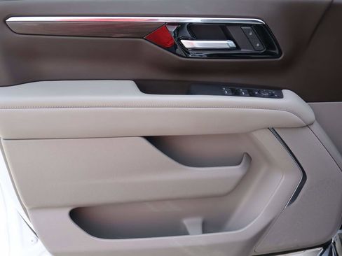 Used 2025 Chevrolet Suburban LS image 7