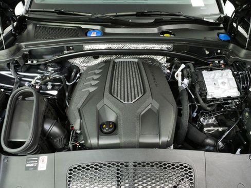 New 2026 Porsche Macan Turbo AWD/4WD image 34