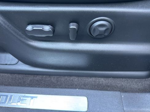 Used 2011 Chevrolet Avalanche LTZ image 14