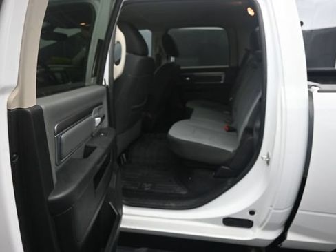 Used 2022 RAM 1500 Classic SLT AWD/4WD image 38