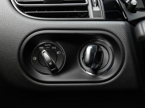 Used 2025 Porsche Macan Turbo image 17