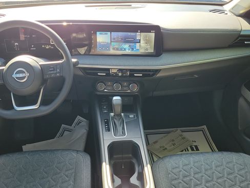 Certified 2025 Nissan Kicks SV FWD image 14