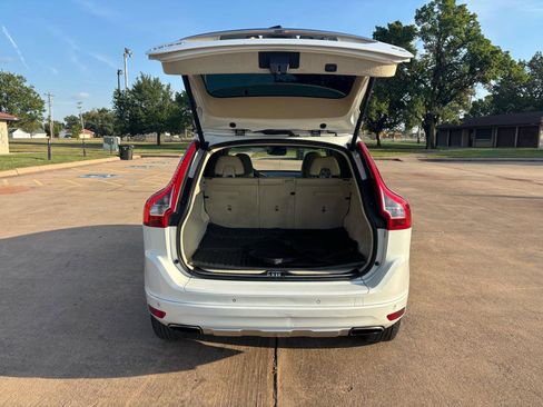 Used 2015 Volvo XC60 T6 w/ Proximity Package FWD image 26