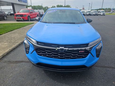 Used 2024 Chevrolet Trax RS w/ Driver Confidence Package FWD image 3
