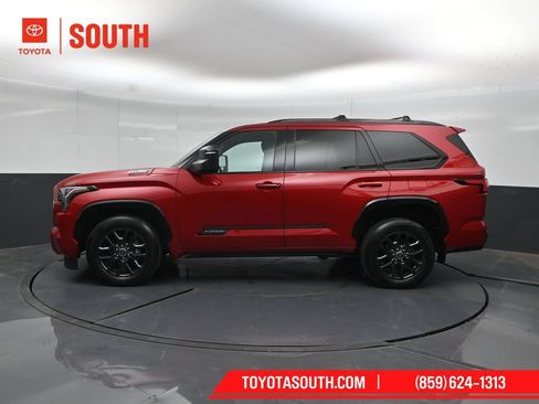 Used 2023 Toyota Sequoia Platinum AWD/4WD image 7