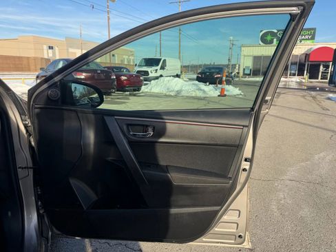 Used 2015 Toyota Corolla LE image 11