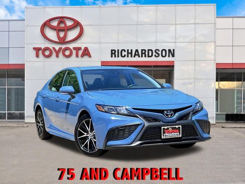 Used 2024 Toyota Camry SE FWD image 1