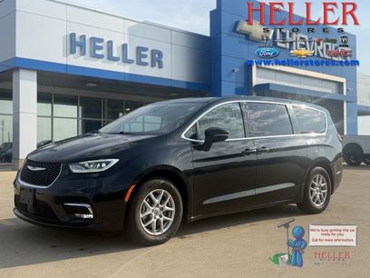 Used 2023 Chrysler Pacifica Touring-L