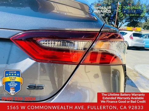 Used 2018 Toyota Camry SE FWD image 19