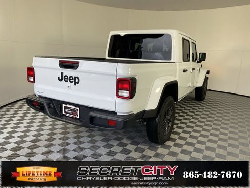 New 2025 Jeep Gladiator Sport image 7