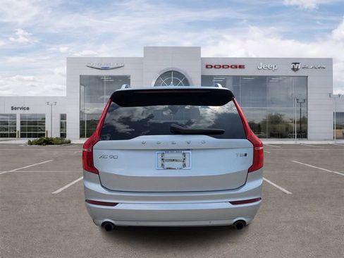 Used 2019 Volvo XC90 T5 Momentum w/ Multimedia Package AWD/4WD image 4