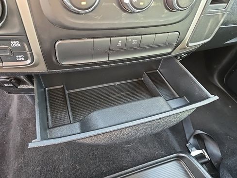 Used 2018 RAM 1500 Classic SLT image 37