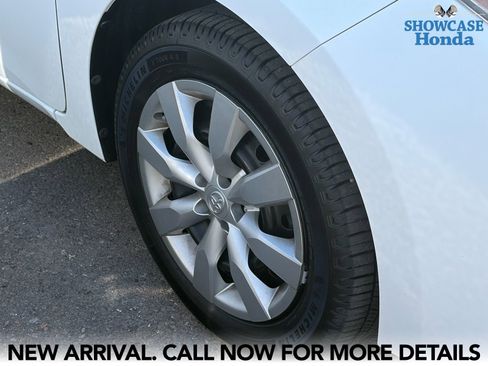 Used 2016 Toyota Corolla LE FWD image 7