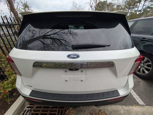 Used 2021 Ford Explorer XLT w/ Equipment Group 202A image 5