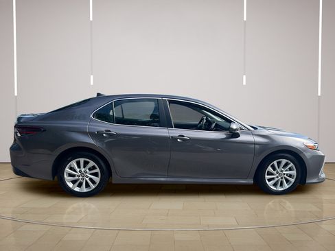 Used 2021 Toyota Camry LE FWD image 9