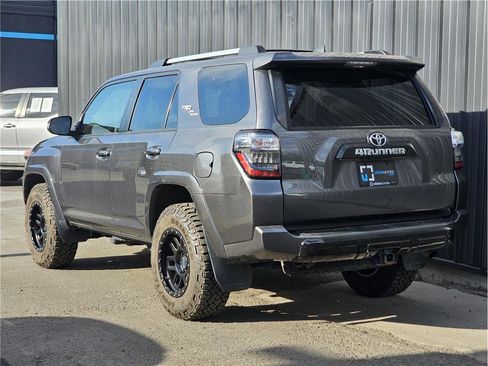 Used 2017 Toyota 4Runner TRD Off-Road Premium AWD/4WD image 3