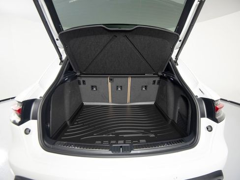 Certified 2025 Porsche Macan image 39