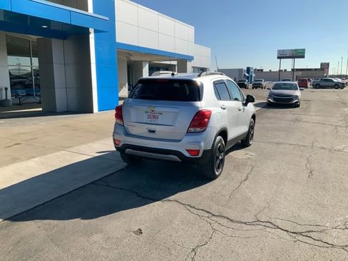 Used 2022 Chevrolet Trax LT w/ LT Convenience Package image 7