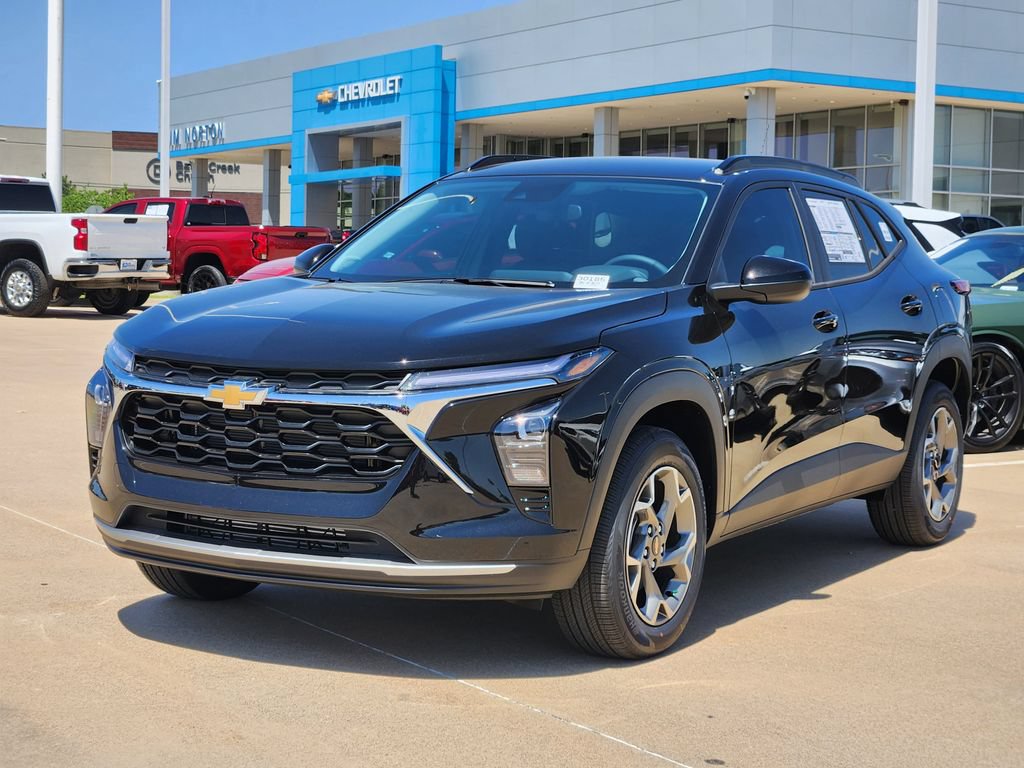 New 2026 Chevrolet Trax LT w/ LT Convenience Package FWD image 2
