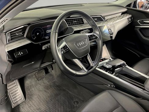 Used 2022 Audi e-tron Premium Plus w/ Premium Plus Package AWD/4WD image 16