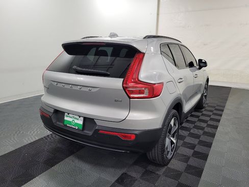 Used 2023 Volvo XC40 B4 Ultimate FWD image 9