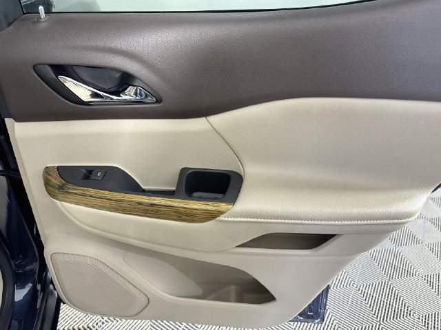Used 2018 GMC Acadia Denali w/ Technology Package FWD image 25